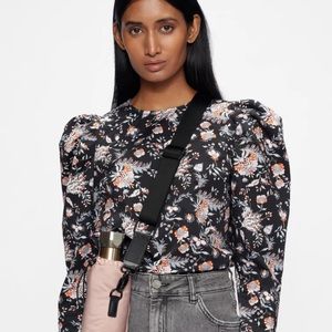 Excellent Conditions Ted Baker Size 1 Aimil
Puff shoulder yoked top